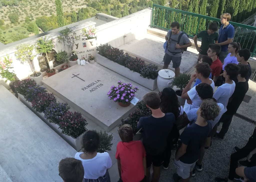Visita alla tomba di Carlo Acutis