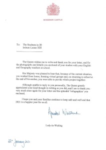 La lettera inviata dalla Regina Elisabetta ai ragazzi della 2E per mano della sua assistente personale, Annabel Whitehead, dama dell'Ordine reale vittoriano.